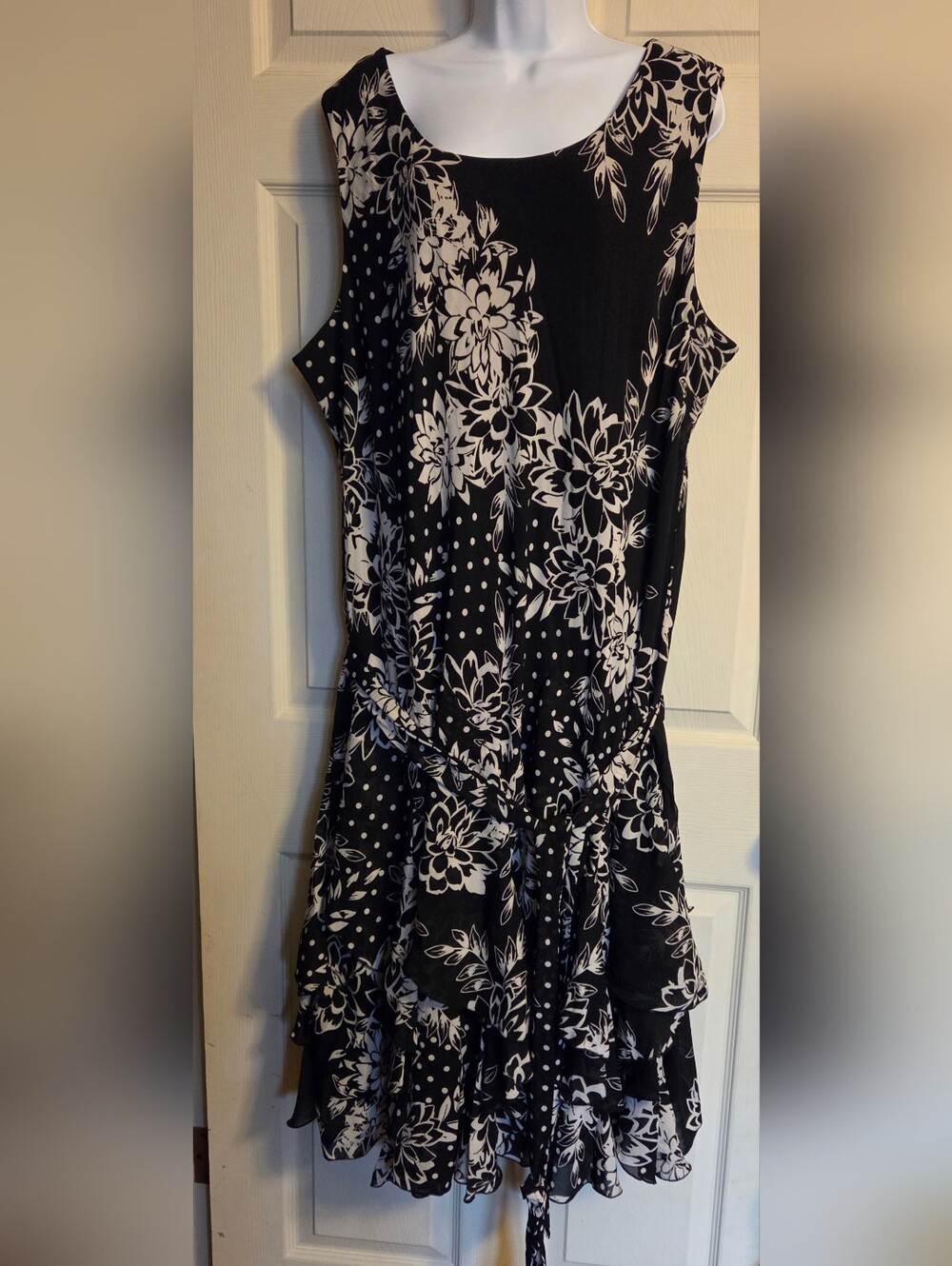 Catherines Black and White Floral Belted Dress Size 2X NWOT